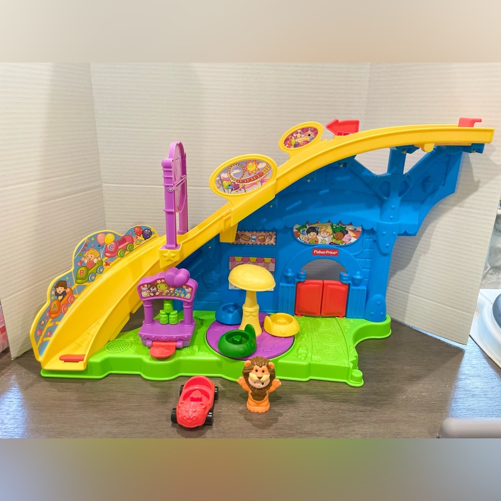 Fisher Price Little People Loops n Swoops Amusement Park